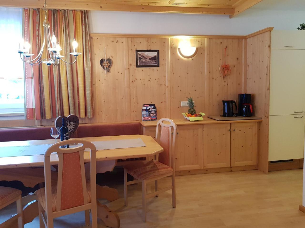 Alpina Appartement Sankt Leonhard im Pitztal Bagian luar foto